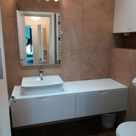 Apartament Lake Side 2 *